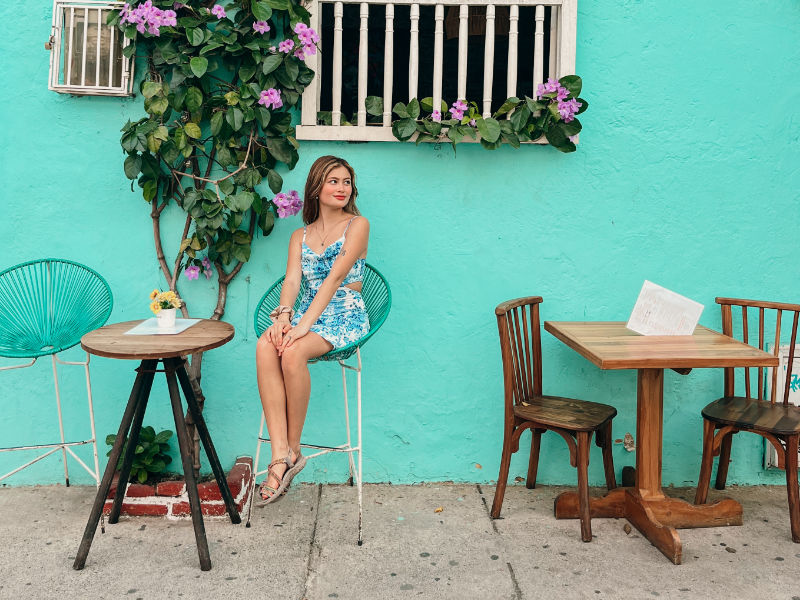 melissa eating in colombia