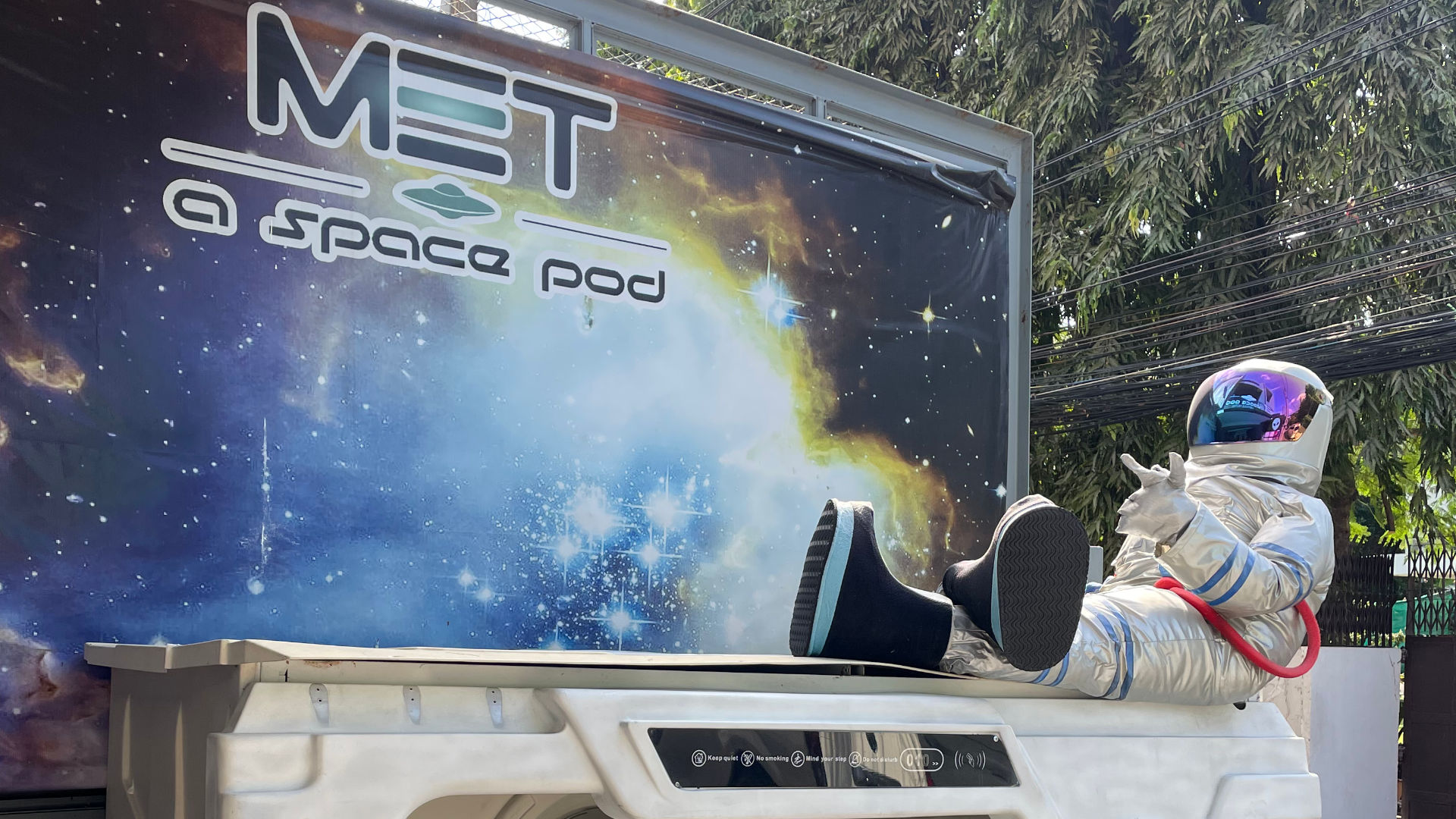 Met A Space Pod Entrance